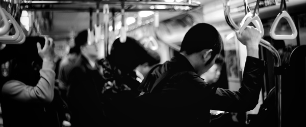 billede af mennesker i en metro