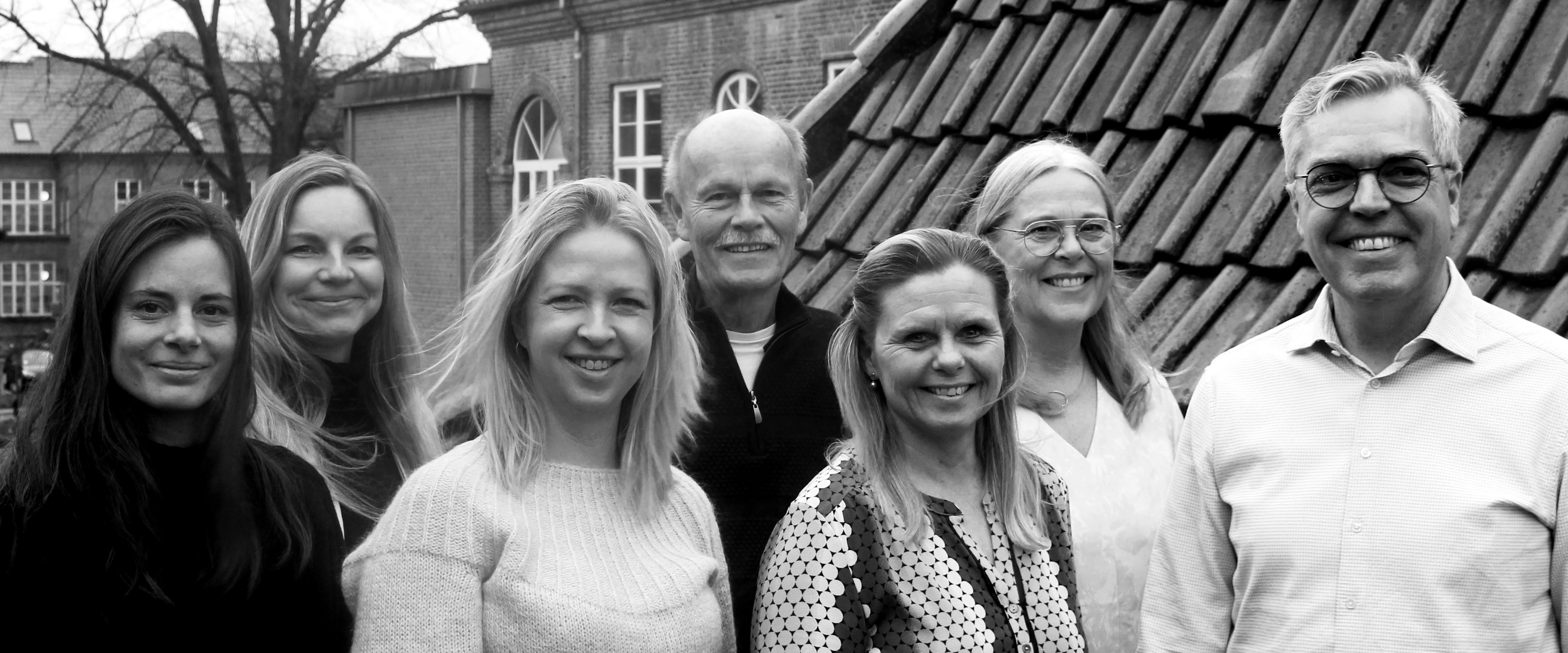 Medarbejdere i praksisnær rehabiliteringsforskning i Aarhus: (Fra venstre) Trine Brøns Nielsen, Louise Sofia Madsen, Lisa Østergaard Gregersen, Claus Vinther Nielsen, Charlotte Ibsen, Dorthe Sørensen og Thomas Maribo.